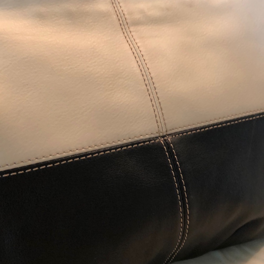 Classic Black & White Tignanello Shoulder Bag - Picture 6 of 6